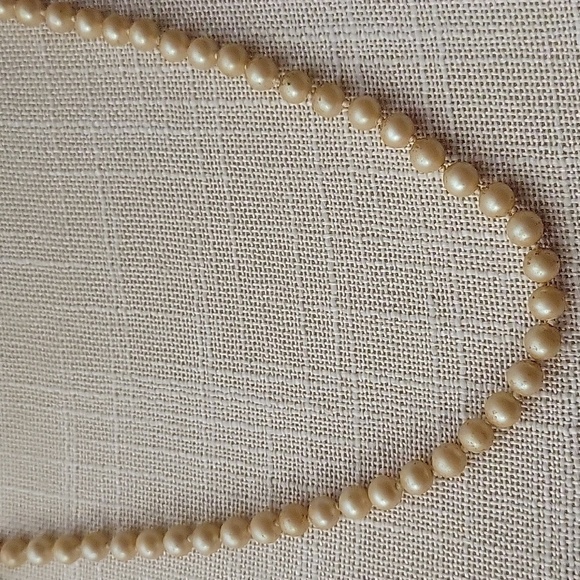 Elegant Pearl Necklace and Earring Set - Picture 2 of 4